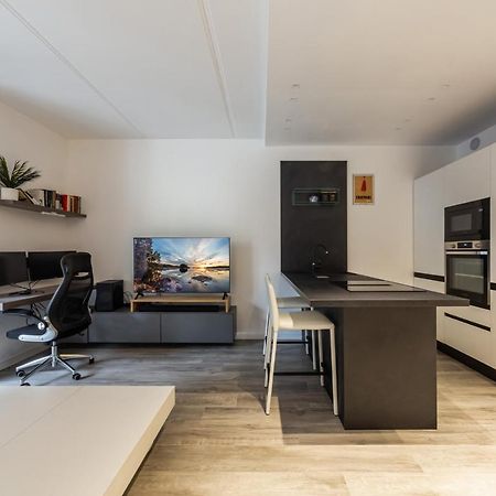 Comfy Apt With Private Parking & Balcony Milano Ngoại thất bức ảnh