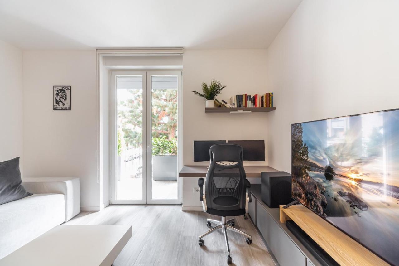 Comfy Apt With Private Parking & Balcony Milano Ngoại thất bức ảnh