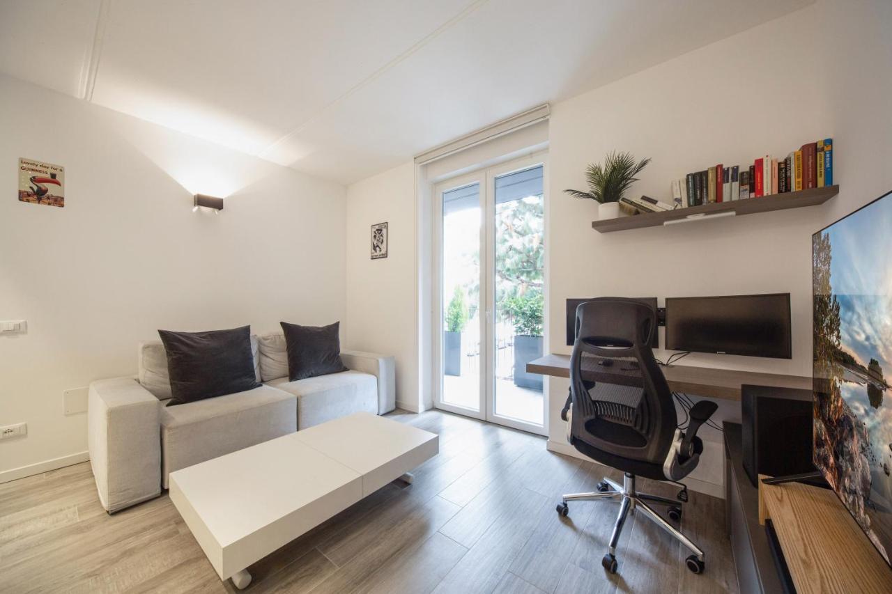 Comfy Apt With Private Parking & Balcony Milano Ngoại thất bức ảnh