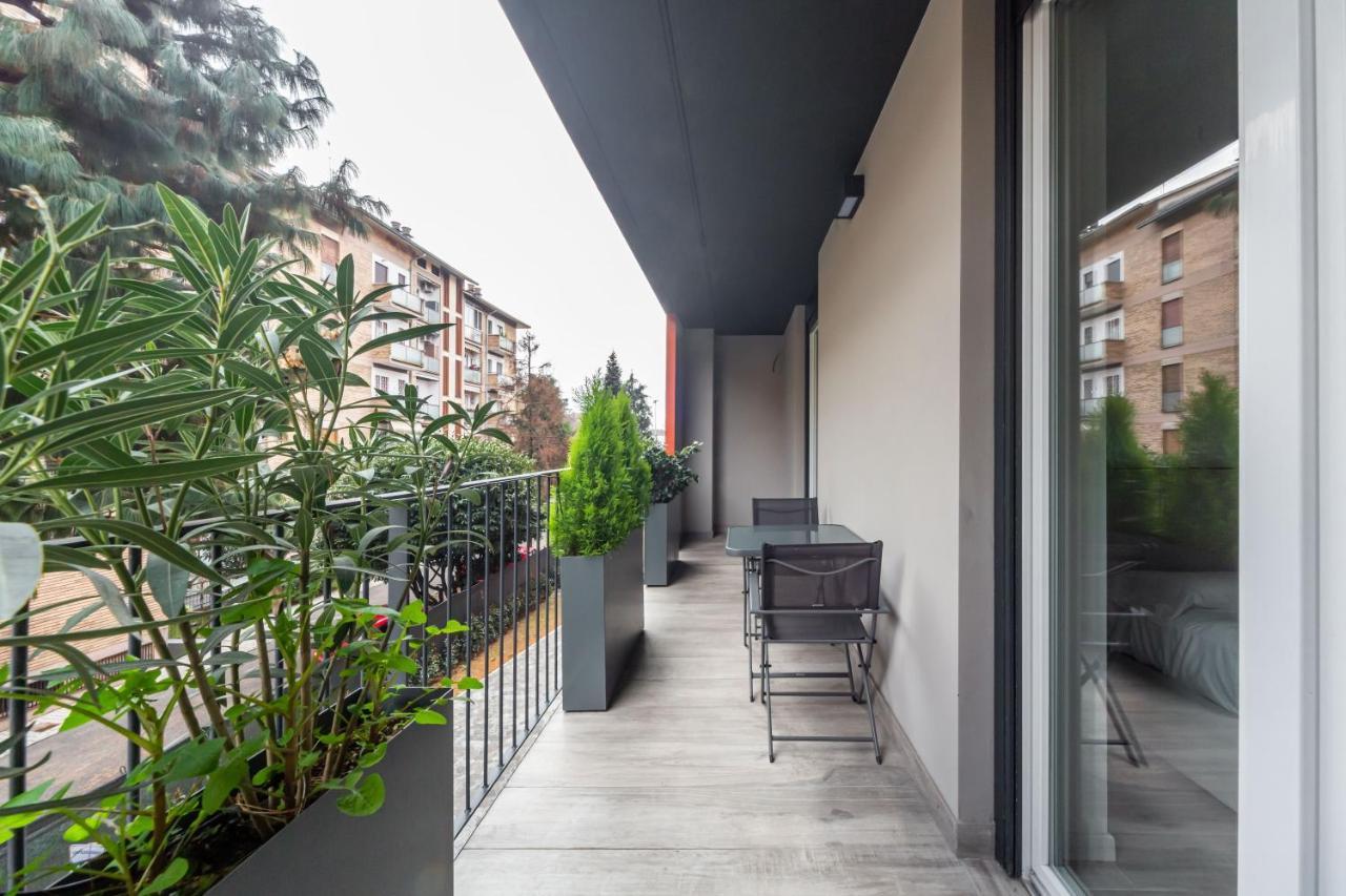 Comfy Apt With Private Parking & Balcony Milano Ngoại thất bức ảnh