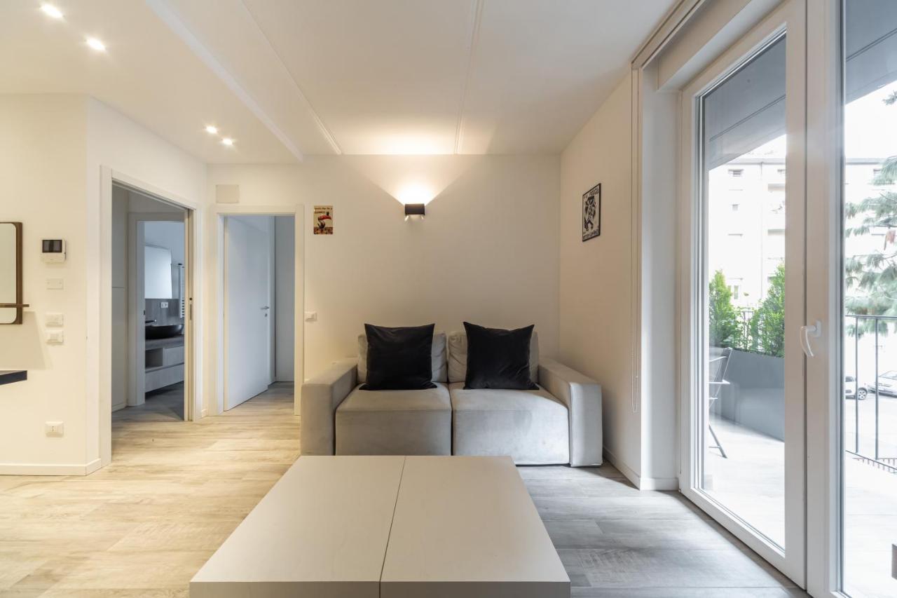 Comfy Apt With Private Parking & Balcony Milano Ngoại thất bức ảnh