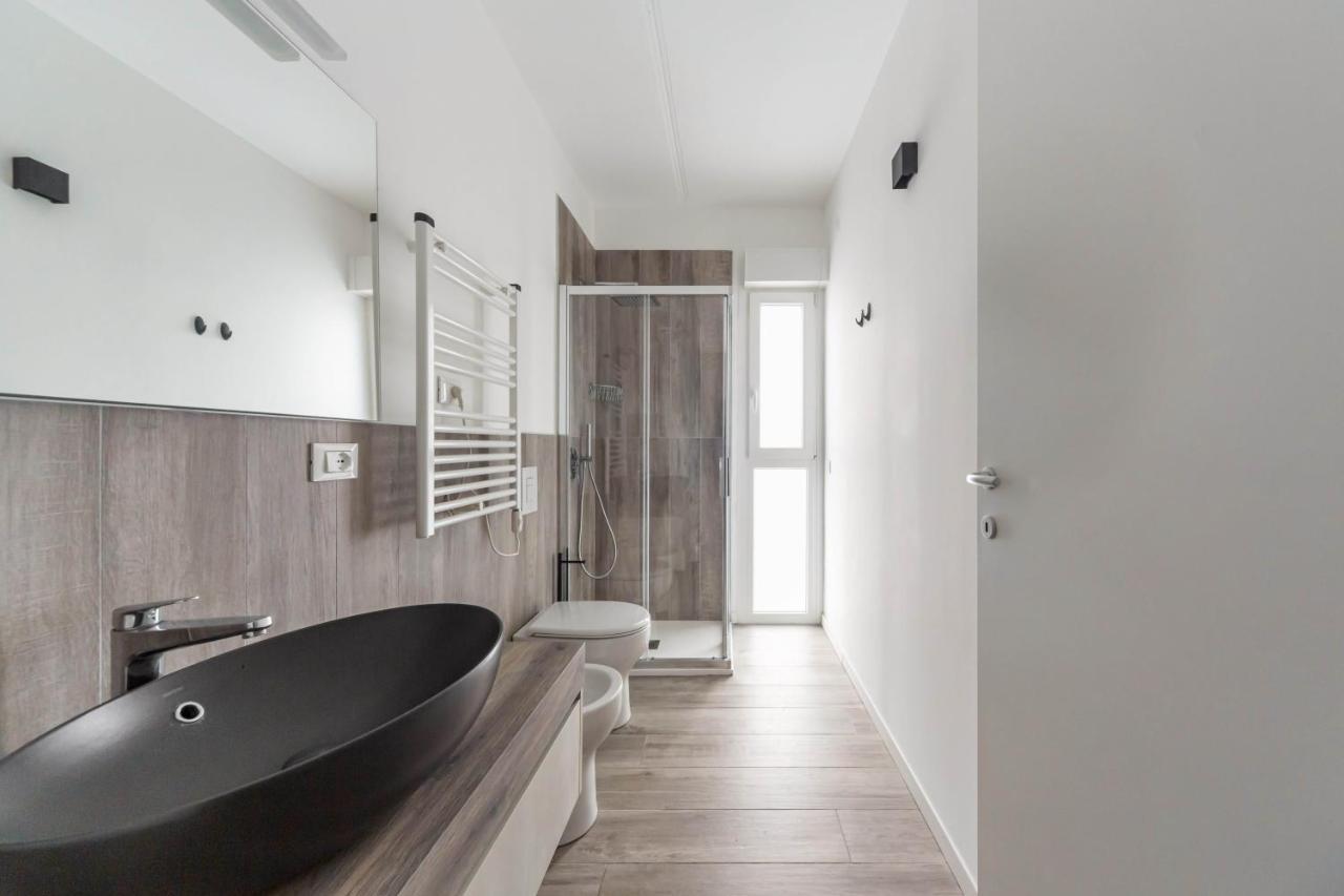 Comfy Apt With Private Parking & Balcony Milano Ngoại thất bức ảnh