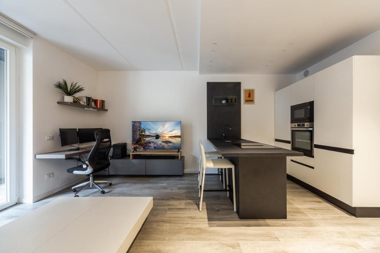 Comfy Apt With Private Parking & Balcony Milano Ngoại thất bức ảnh