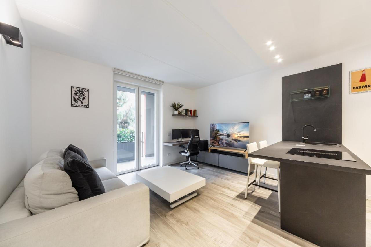 Comfy Apt With Private Parking & Balcony Milano Ngoại thất bức ảnh